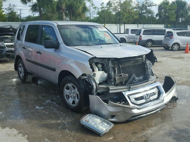 5FNYF3H2XBB027865 - 2011 HONDA PILOT LX SILVER photo 1