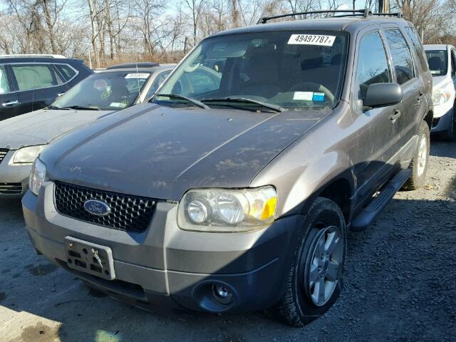 1FMYU93155KD41823 - 2005 FORD ESCAPE XLT GRAY photo 2