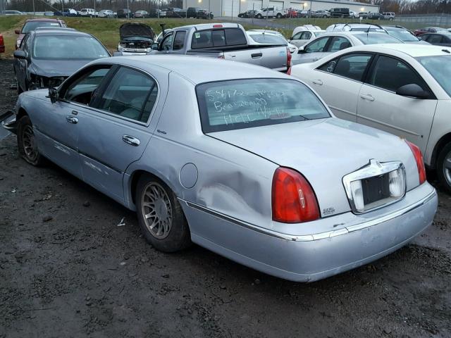 1LNHM82W41Y612417 - 2001 LINCOLN TOWN CAR S SILVER photo 3