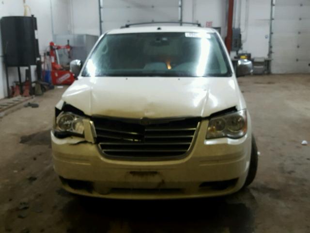 2A8HR54199R525465 - 2009 CHRYSLER TOWN & COU WHITE photo 9