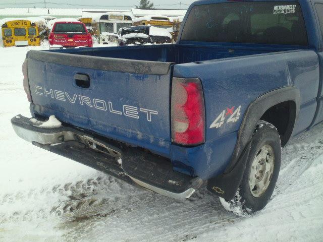 2GCEK19VX41361542 - 2004 CHEVROLET SILVERADO BLUE photo 9