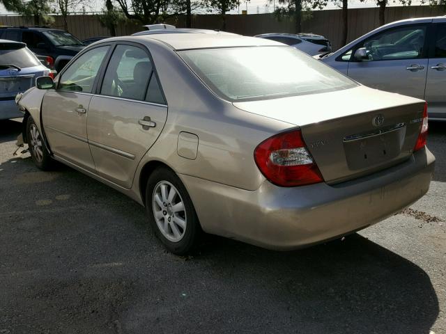 JTDBF30KX20055956 - 2002 TOYOTA CAMRY LE GOLD photo 3