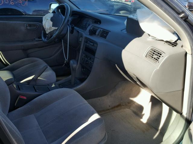 JT2BG22K8V0063961 - 1997 TOYOTA CAMRY LE ლურჯი ფოტო 5