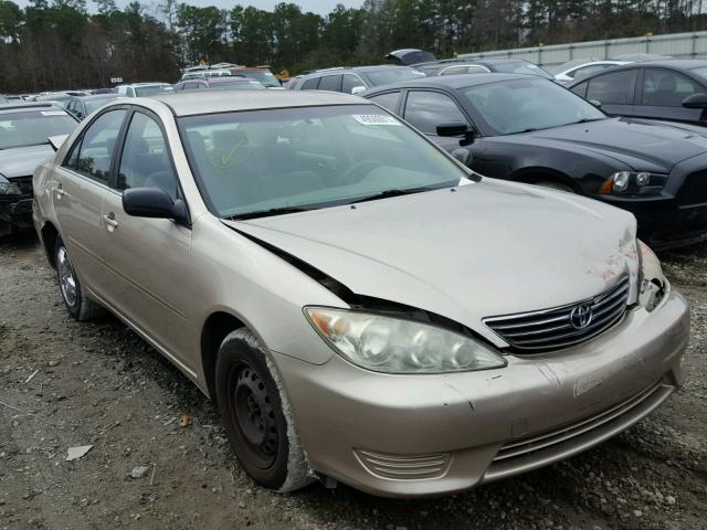 JTDBE32K453025435 - 2005 TOYOTA CAMRY LE GOLD photo 1