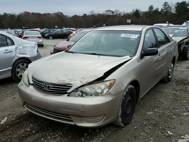 JTDBE32K453025435 - 2005 TOYOTA CAMRY LE GOLD photo 2