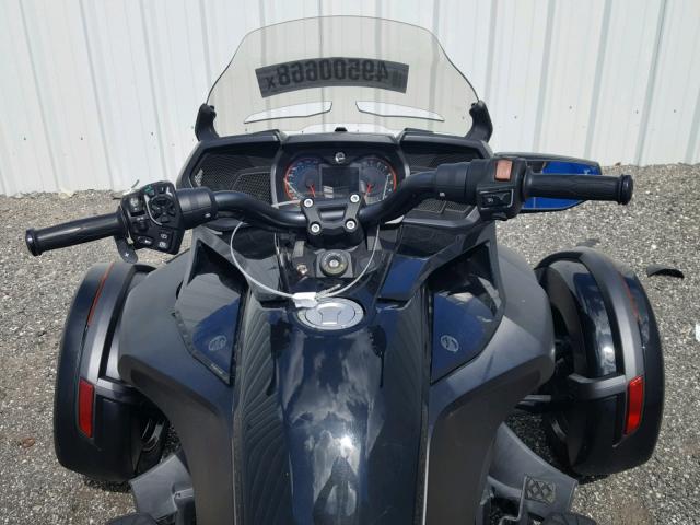 2BXREDD24GV000361 - 2016 CAN-AM SPYDER ROA BLACK photo 5