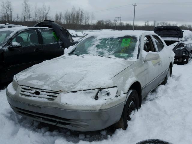 JT2BG22K0X0367420 - 1999 TOYOTA CAMRY LE GRAY photo 2