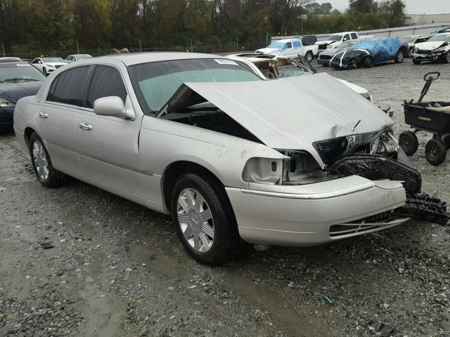 1LNHM83W04Y625829 - 2004 LINCOLN TOWN CAR U GRAY photo 1