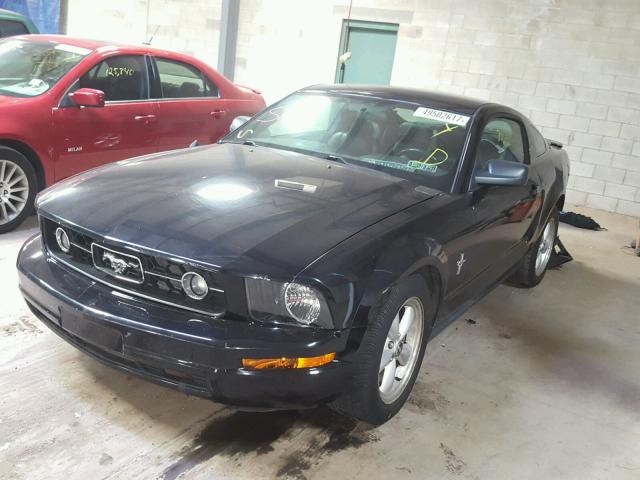1ZVFT80N375277814 - 2007 FORD MUSTANG BLACK photo 2