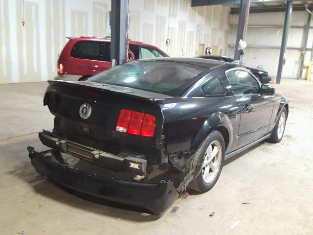 1ZVFT80N375277814 - 2007 FORD MUSTANG BLACK photo 4