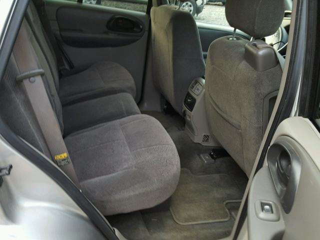 1GNDT13S642124058 - 2004 CHEVROLET TRAILBLAZE GRAY photo 6