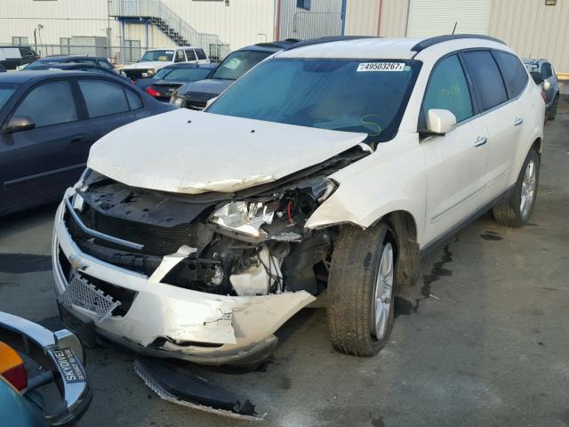 1GNKRLED8CJ320359 - 2012 CHEVROLET TRAVERSE L WHITE photo 2