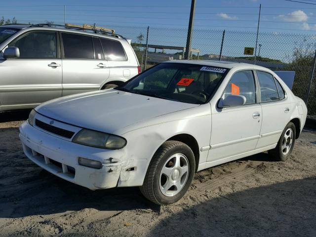 1N4BU31F1PC172523 - 1993 NISSAN ALTIMA XE WHITE photo 2