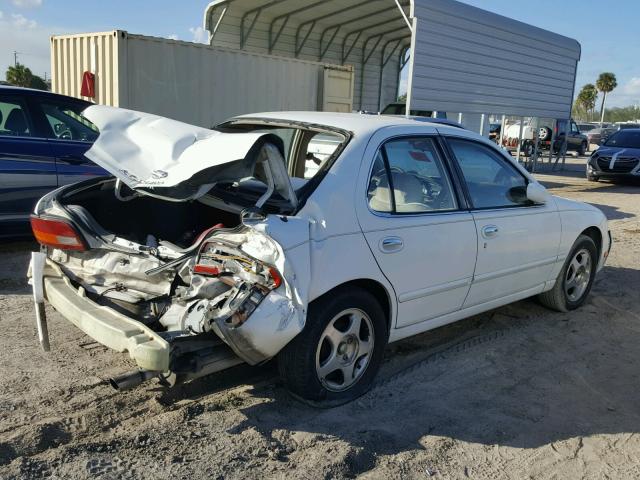 1N4BU31F1PC172523 - 1993 NISSAN ALTIMA XE WHITE photo 4