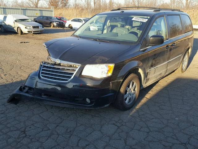 2A4RR5DXXAR149955 - 2010 CHRYSLER TOWN & COU BLACK photo 2