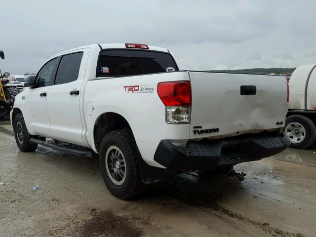 5TFDY5F13BX185842 - 2011 TOYOTA TUNDRA CRE WHITE photo 3