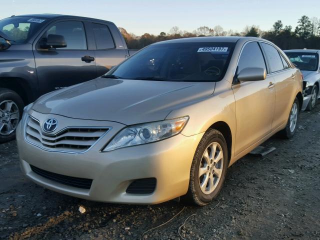 4T1BF3EK3BU613918 - 2011 TOYOTA CAMRY BASE GOLD photo 2