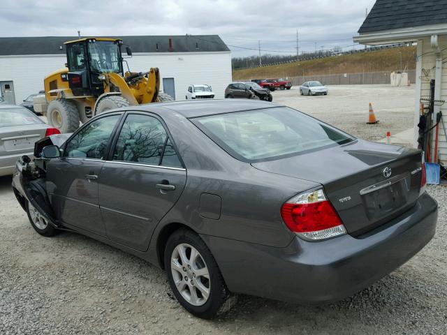 4T1BE32K05U533729 - 2005 TOYOTA CAMRY LE GRAY photo 3