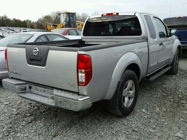 1N6AD06W35C402926 - 2005 NISSAN FRONTIER K SILVER photo 4