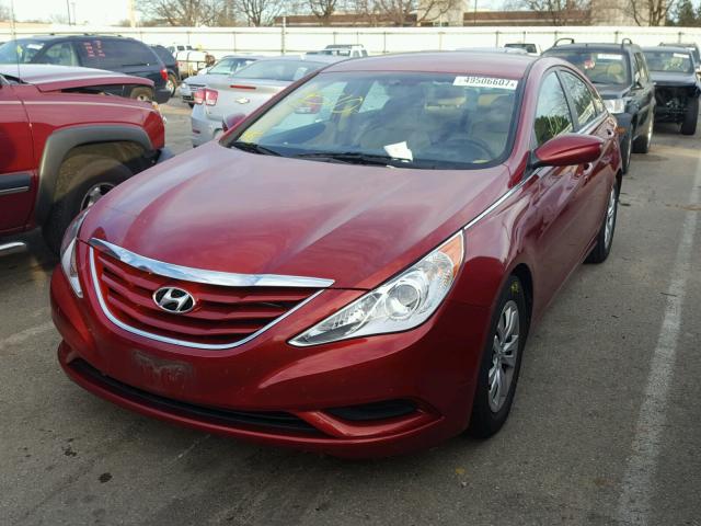 5NPEB4AC3BH031698 - 2011 HYUNDAI SONATA GLS RED photo 2