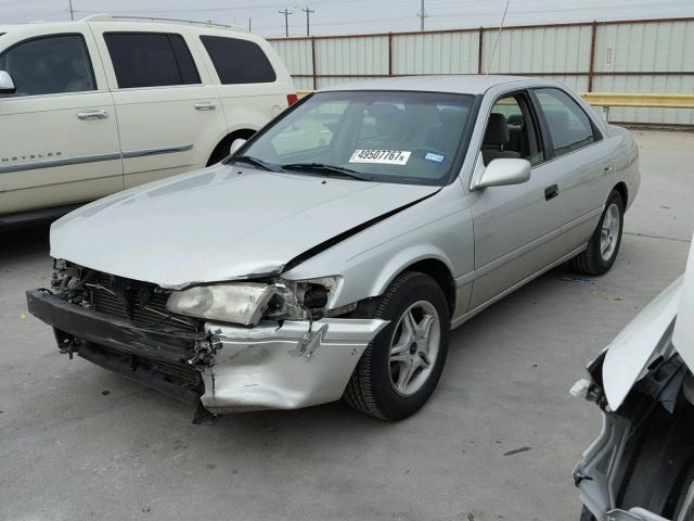 4T1BG22K0YU624346 - 2000 TOYOTA CAMRY CE GRAY photo 2