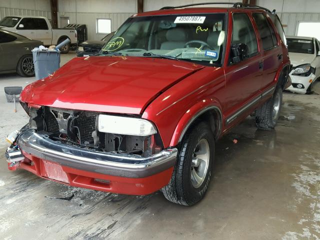 1GNCS13W712210895 - 2001 CHEVROLET BLAZER MAROON photo 2