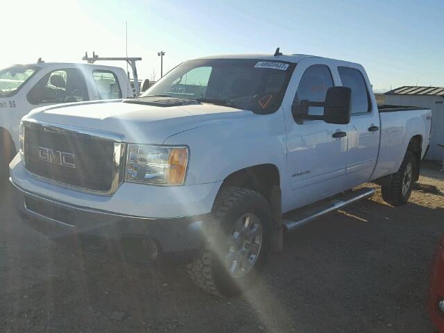 1GT423CG8CF138327 - 2012 GMC SIERRA K35 WHITE photo 2