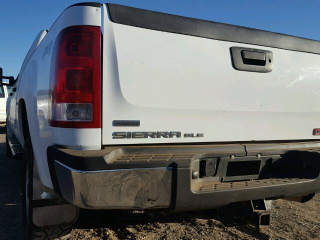 1GT423CG8CF138327 - 2012 GMC SIERRA K35 WHITE photo 9