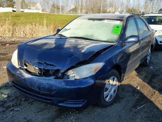 4T1BE32K32U569927 - 2002 TOYOTA CAMRY LE BLUE photo 2