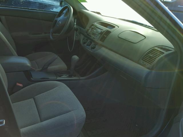 4T1BE32K32U569927 - 2002 TOYOTA CAMRY LE ლურჯი ფოტო 5