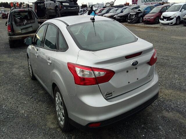 1FADP3F28EL242828 - 2014 FORD FOCUS SE SILVER photo 3