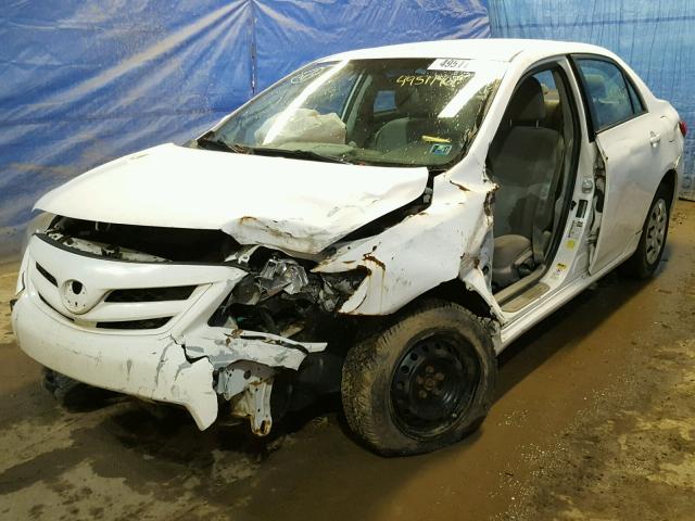 2T1BU4EE0BC652540 - 2011 TOYOTA COROLLA BA WHITE photo 2