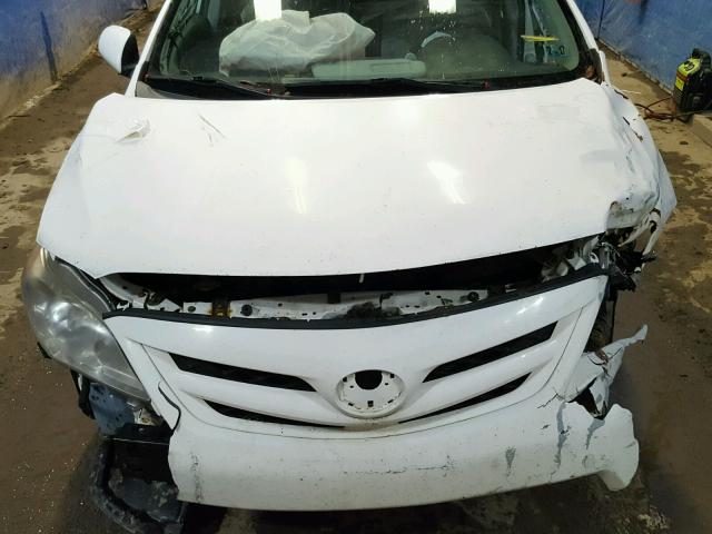 2T1BU4EE0BC652540 - 2011 TOYOTA COROLLA BA WHITE photo 9