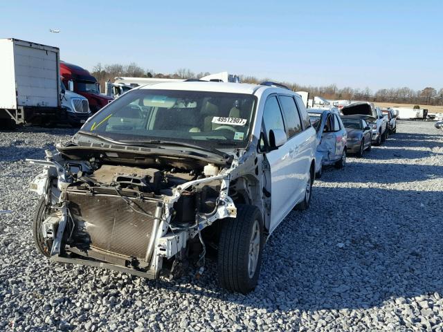 5TDKK3DC4CS231865 - 2012 TOYOTA SIENNA LE WHITE photo 2