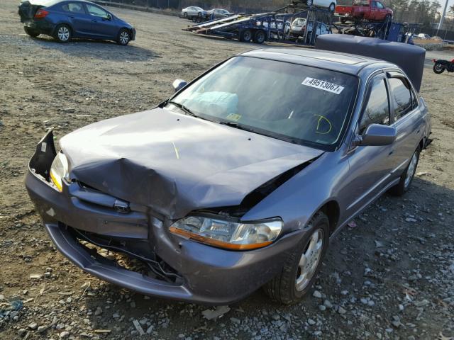 1HGCG6684YA111019 - 2000 HONDA ACCORD EX GRAY photo 2