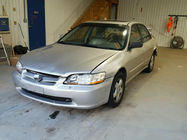 1HGCG1653WA010141 - 1998 HONDA ACCORD EX SILVER photo 2