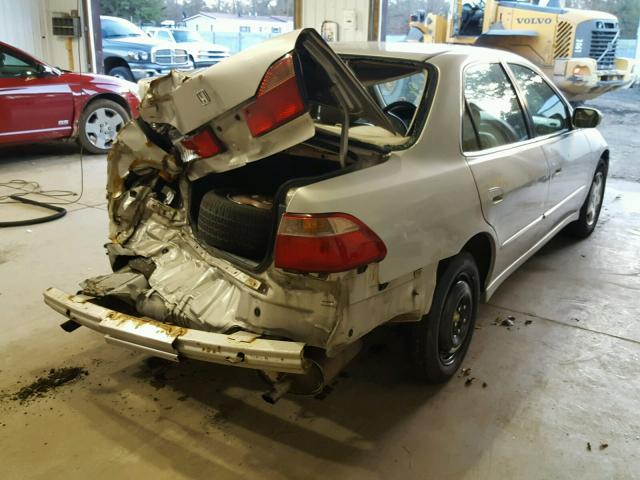 1HGCG1653WA010141 - 1998 HONDA ACCORD EX SILVER photo 4