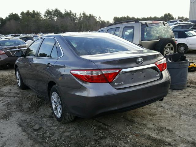 4T4BF1FK6GR527227 - 2016 TOYOTA CAMRY LE GRAY photo 3