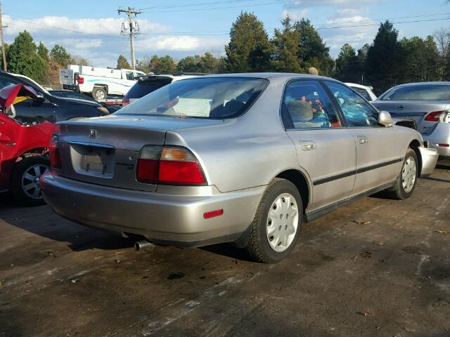 1HGCD5637VA099256 - 1997 HONDA ACCORD LX SILVER photo 4