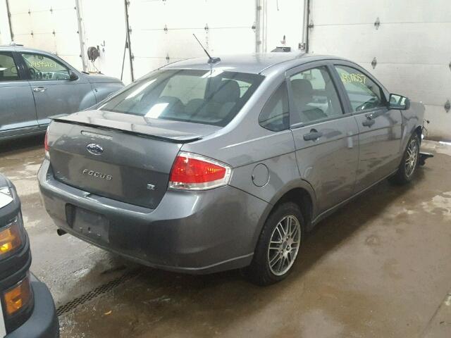 1FAHP3FN5AW142979 - 2010 FORD FOCUS SE GRAY photo 4