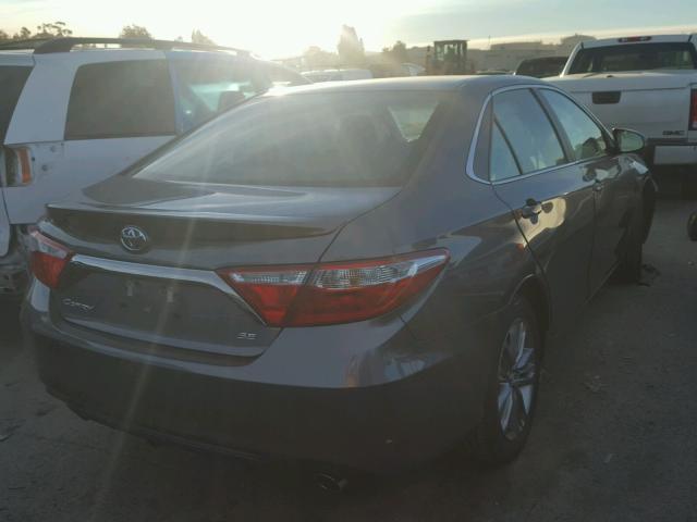 4T1BF1FK8GU502842 - 2016 TOYOTA CAMRY LE ნაცრისფერი ფოტო 4