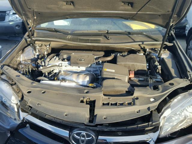 4T1BF1FK8GU502842 - 2016 TOYOTA CAMRY LE ნაცრისფერი ფოტო 7