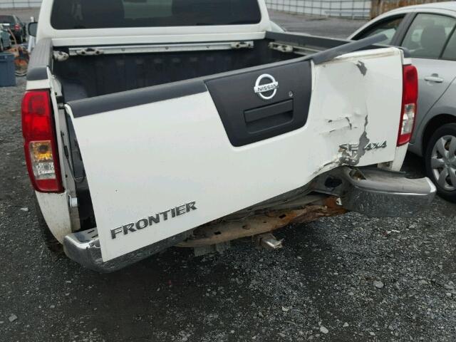 1N6AD07W76C406218 - 2006 NISSAN FRONTIER C WHITE photo 10