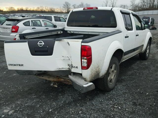 1N6AD07W76C406218 - 2006 NISSAN FRONTIER C WHITE photo 4