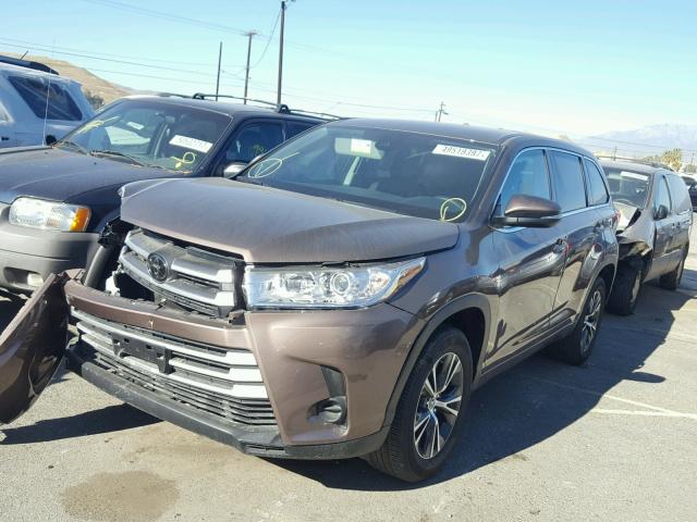 5TDZARFH6HS030330 - 2017 TOYOTA HIGHLANDER BROWN photo 2