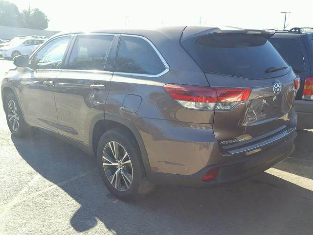 5TDZARFH6HS030330 - 2017 TOYOTA HIGHLANDER BROWN photo 3