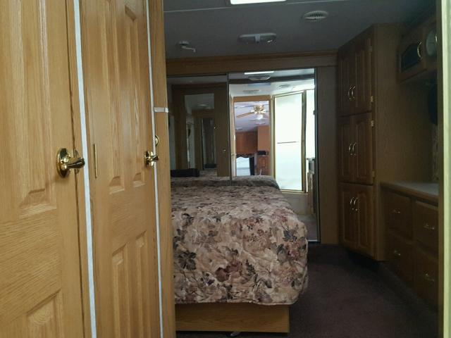 4YDF329264D510625 - 2004 KEYSTONE MONTANA WHITE photo 5