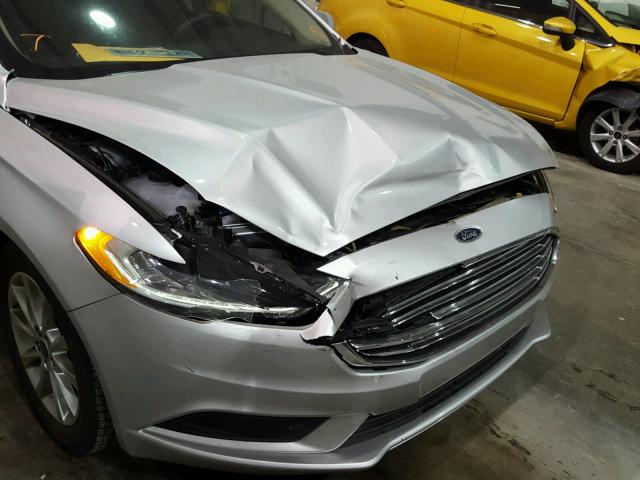 3FA6P0H77HR283697 - 2017 FORD FUSION SE SILVER photo 9