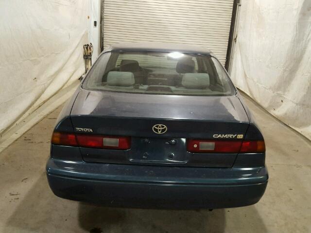 JT2BG22K1W0163269 - 1998 TOYOTA CAMRY CE GREEN photo 9