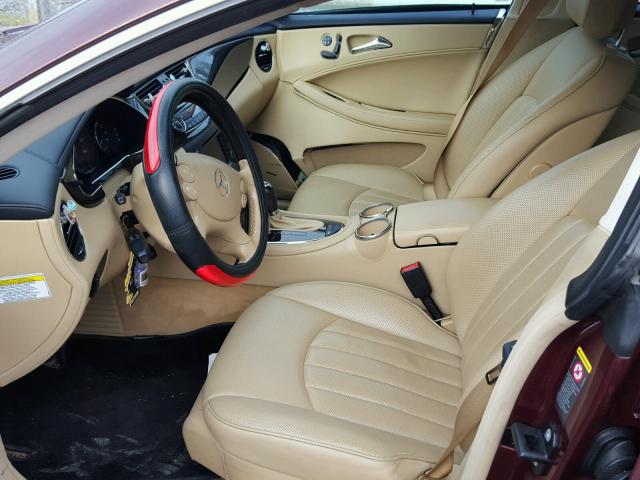 WDDDJ72X28A131783 - 2008 MERCEDES-BENZ CLS 550 BURGUNDY photo 5